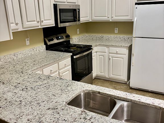 3rd image of 3406 Trailbend Ct