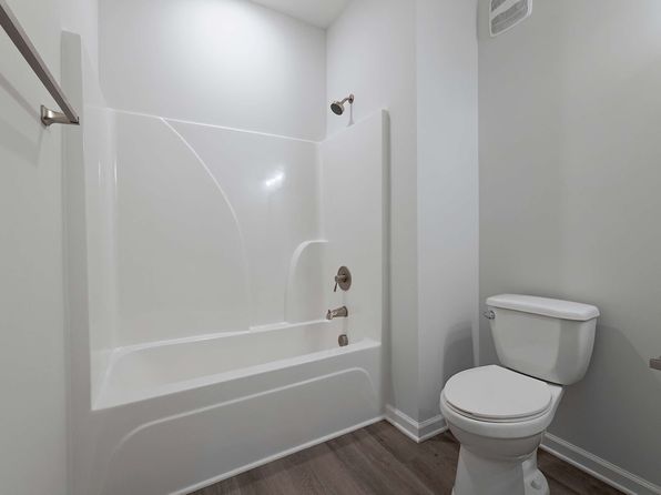 926 E Gilbreath St #202, Graham, NC 27253