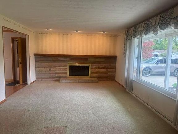 5th image of 119 Dennison St