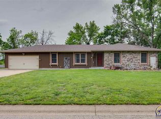 2255 SW Arvonia Pl, Topeka, KS 66614