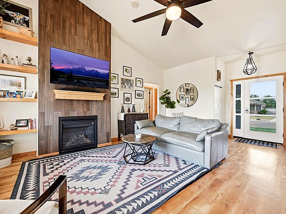 5th image of 477 Bluebird Ln