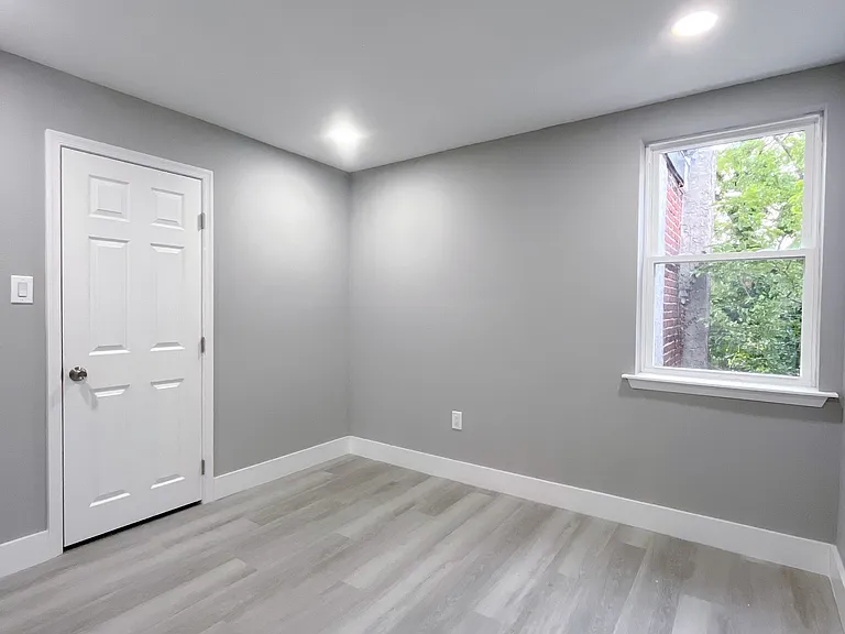 307 N 10th St — Photo 11