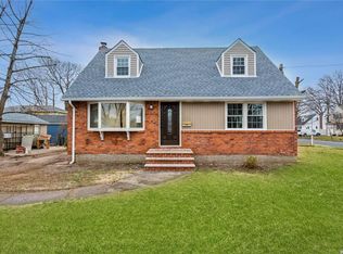 22 Corbin Ave, New Hyde Park, NY 11040