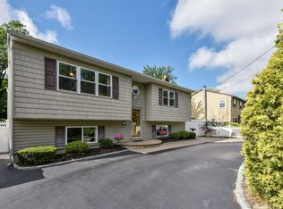 442 Old Farmingdale Rd, West Babylon, NY 11704
