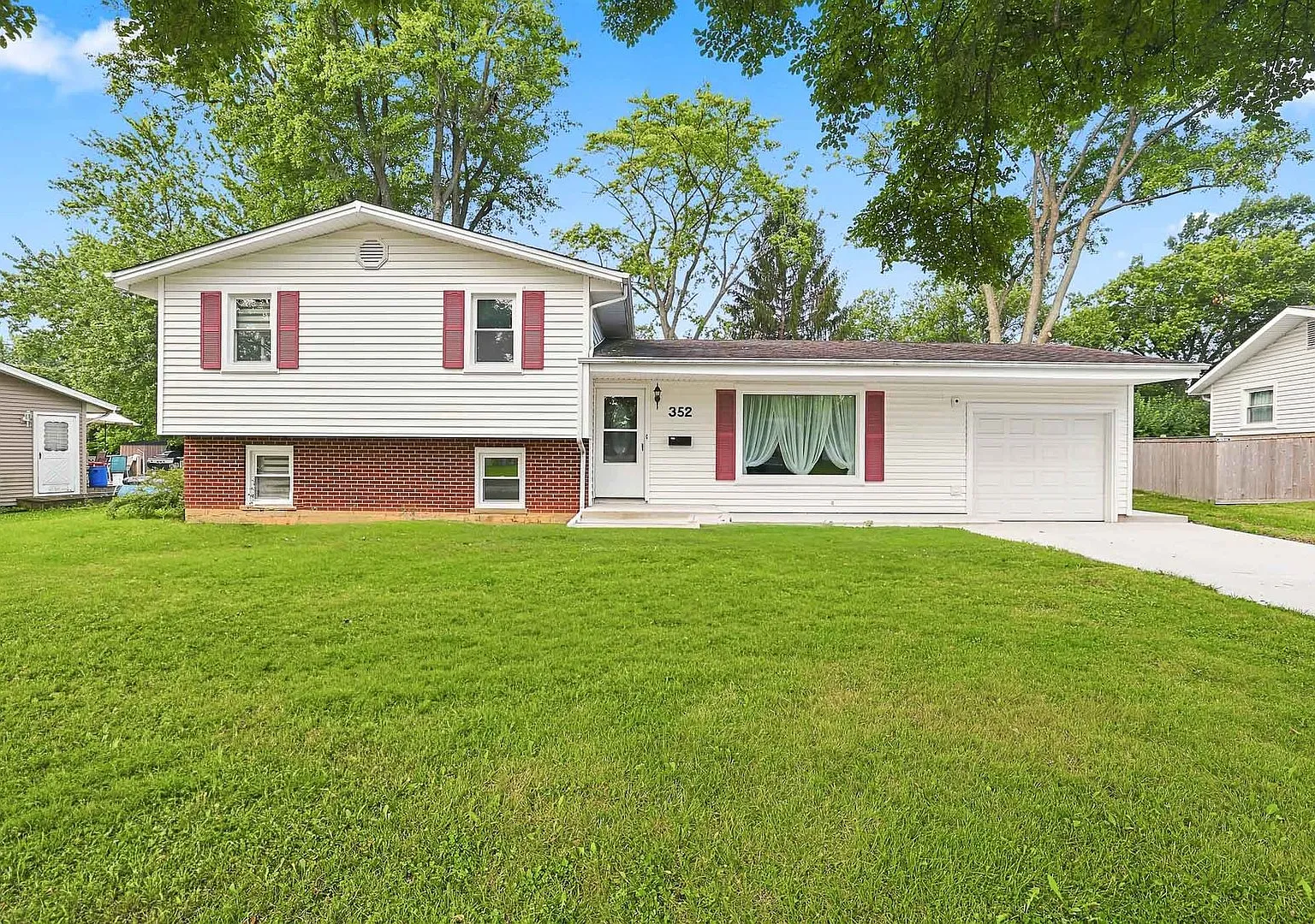 3 bed, 1637 sqft, $3,400 — Photo 1
