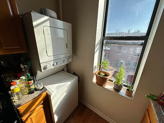 Rented by Premier Metro Realty Corp | media 7