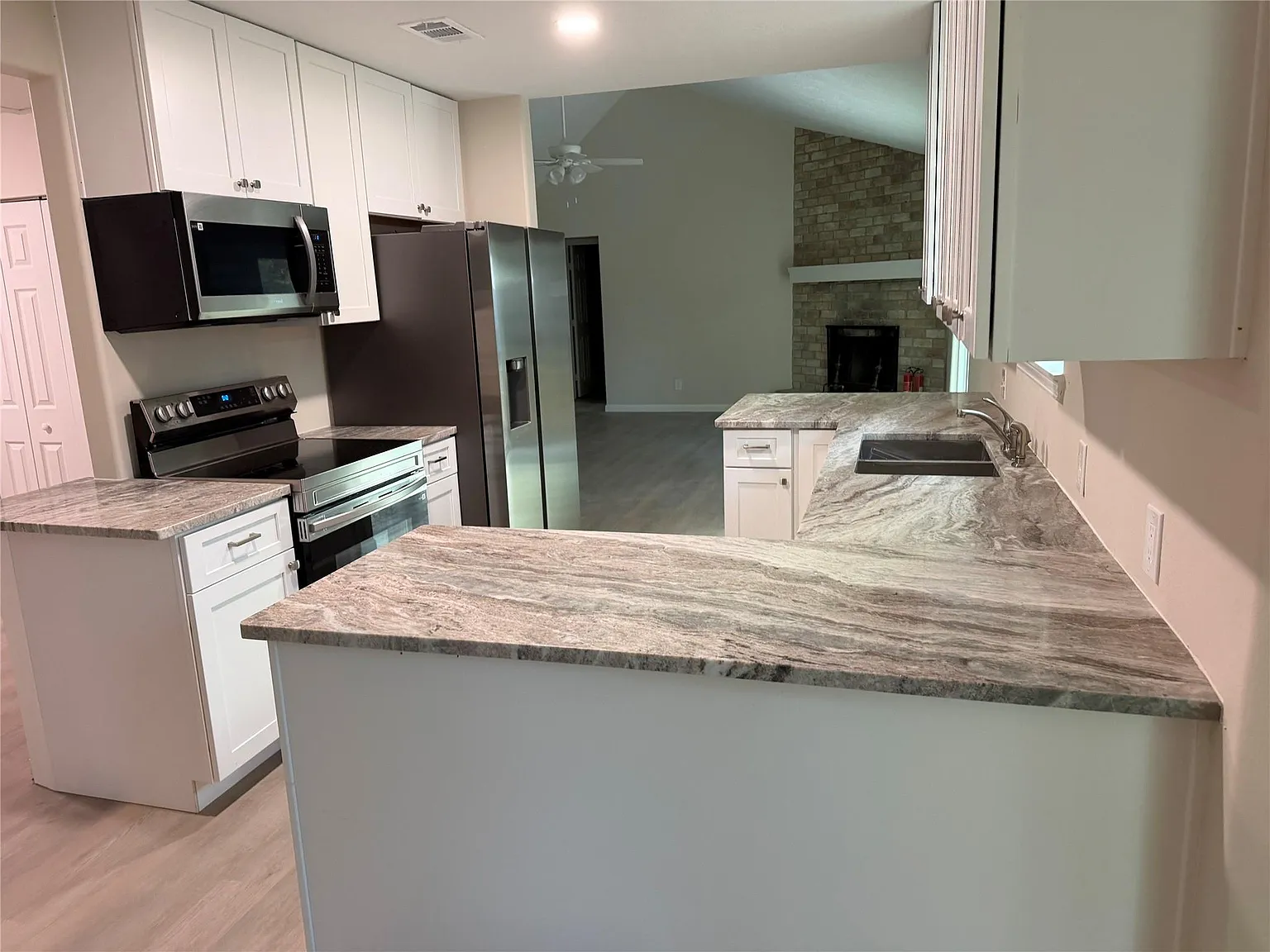 3 bed, 2.0 bath, 1672 sqft, $1,850 — Photo 4