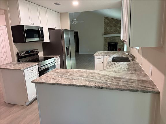 4th image of 25388 White Oak Ln