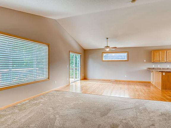 5th image of 698 Highland Ct