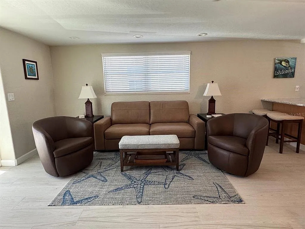 2 bed, 2.0 bath, 1064 sqft, $7,500 — Photo 2