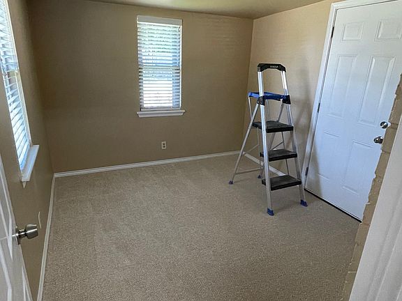 Bonus Rm/Office off Utility Rm new carpet, paint, windows and blinds