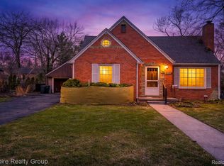 32321 Arlington Dr, Beverly Hills, MI