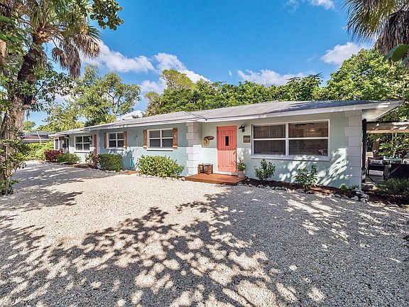 3rd image of 1014 E Gulf Dr