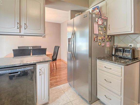 5th image of 9096 Chelmsford Dr