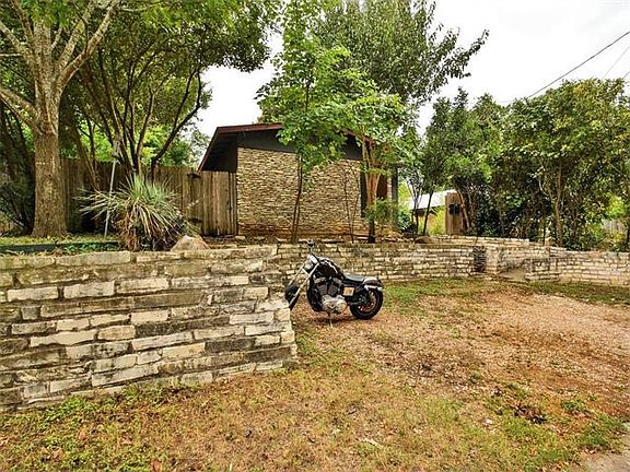 5th image of 1117 Mariposa Dr