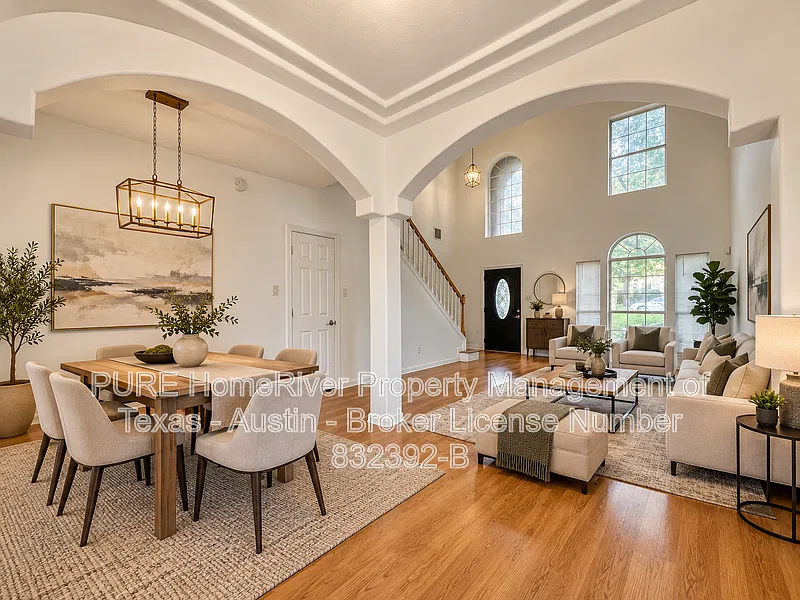 4 bed, 2.5 bath, 2288 sqft, $2,200 — Photo 2