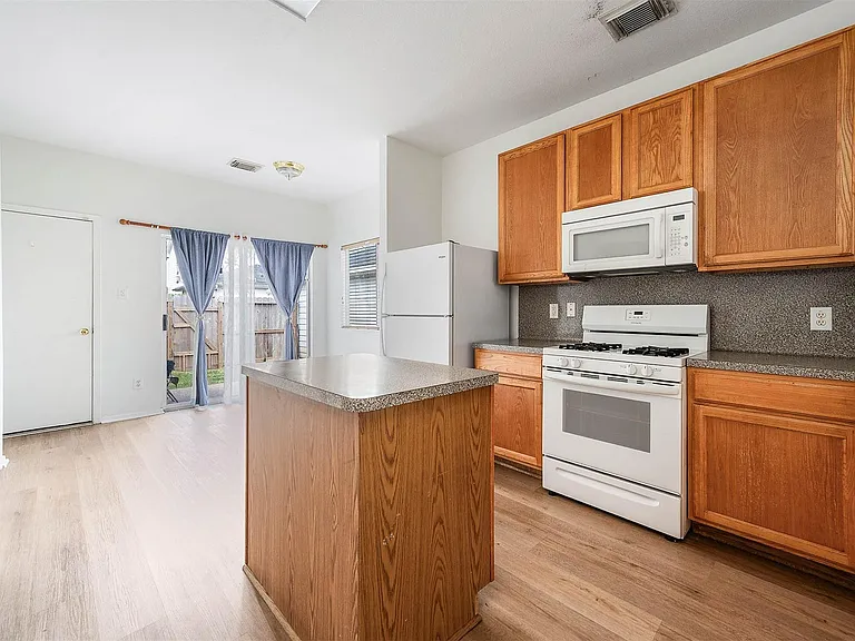 6162 Settlers Lake Cir E — Photo 8