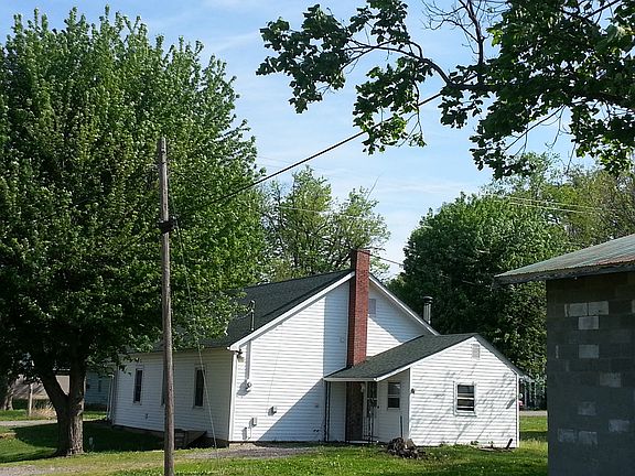 3rd image of 4526 Broadway St