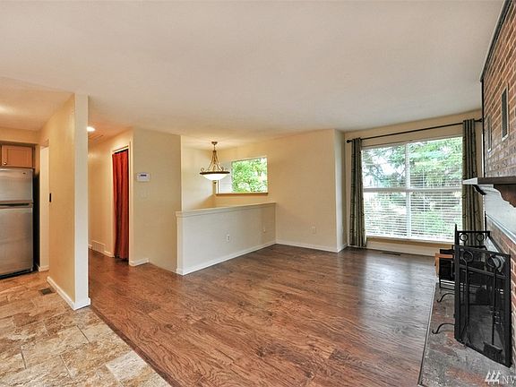 4th image of 3210 S 133rd St