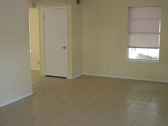 5th image of 3122 Mill Brook Dr