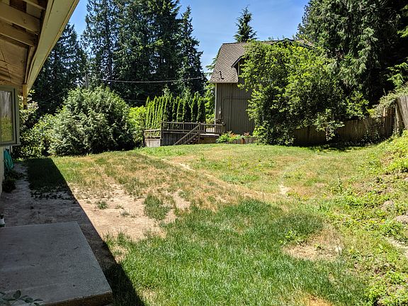 5th image of 129 210th Ave NE