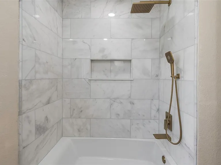 245 Grove Cir N — Photo 21