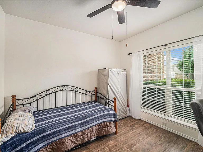 9600 Fox Hill Dr — Photo 5