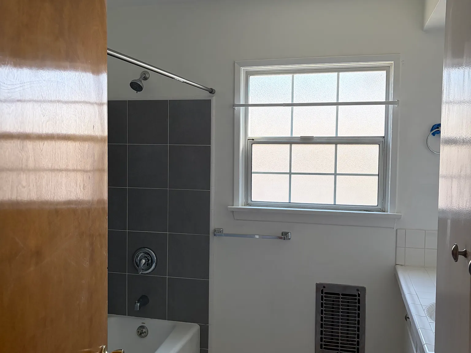 3 bed, 1800 sqft, $4,300 — Photo 4