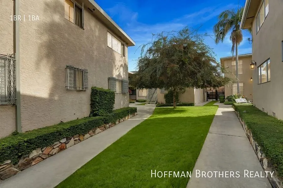 3878 S Potomac Ave Los Angeles, CA 90008 — Photo 3
