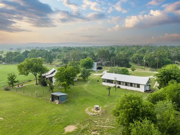 514 Knopp School Rd, Fredericksburg, TX 78624