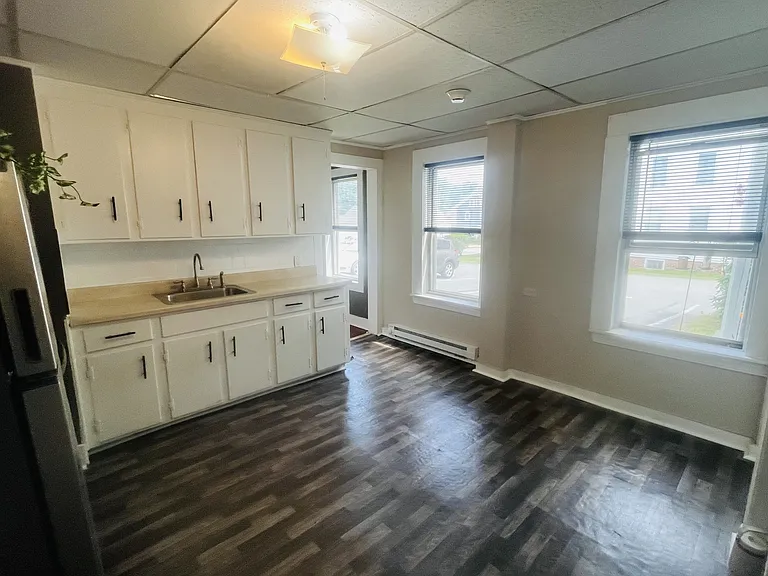 347 Main St — Photo 8
