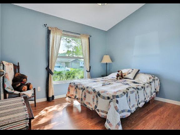 3rd image of 934 Whisler Ct