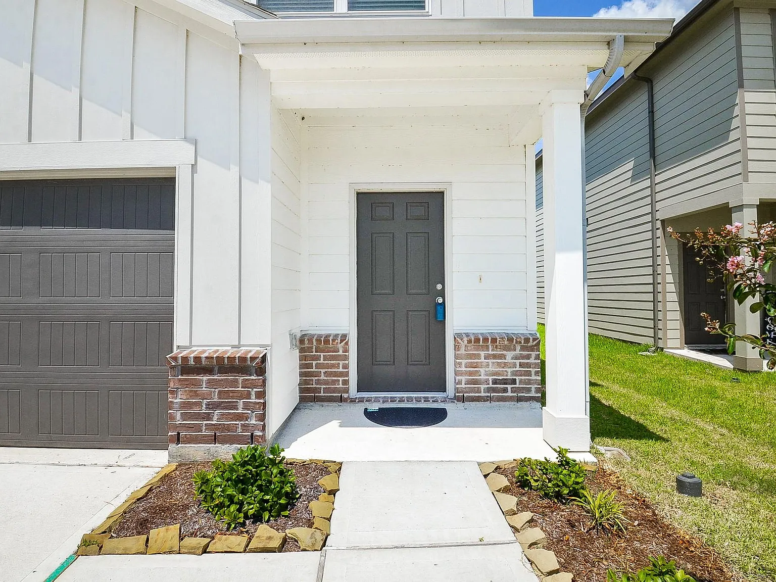 3 bed, 2.5 bath, 1615 sqft, $1,999 — Photo 3