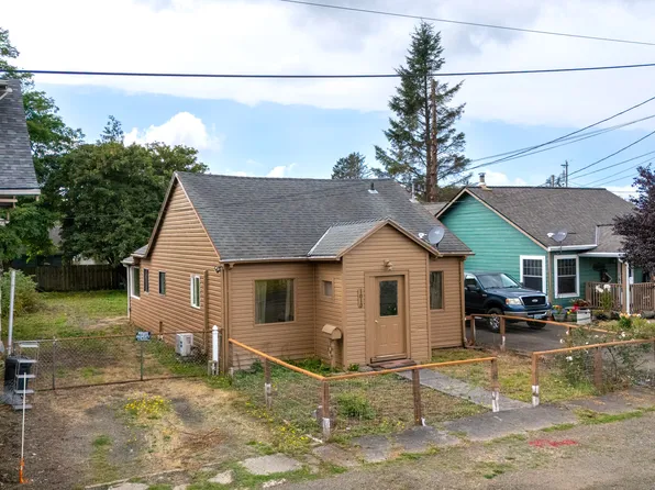 1010 Grove Ave, Tillamook, OR 97141