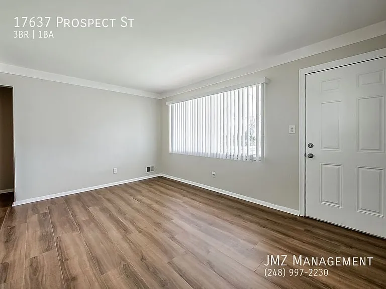 17637 Prospect St — Photo 2
