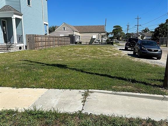 3rd image of 9201 S Claiborne Ave