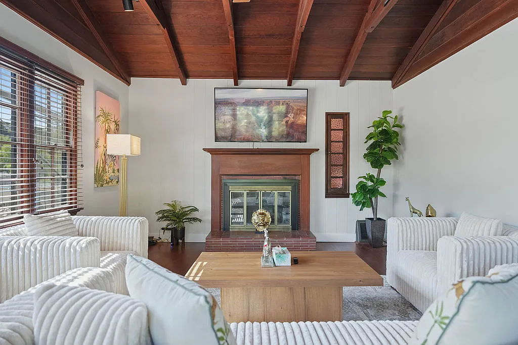 4 bed, 2004 sqft, $11,000 — Photo 3