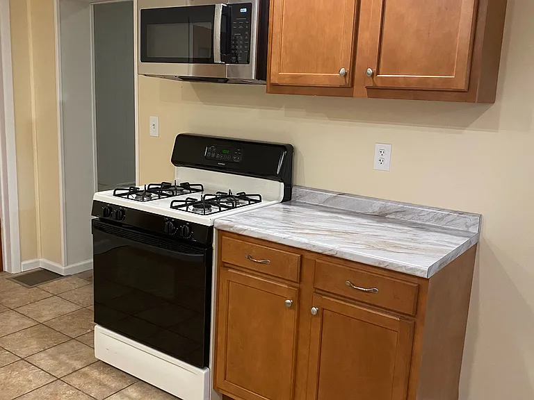100 Kathleen St #1 — Photo 12