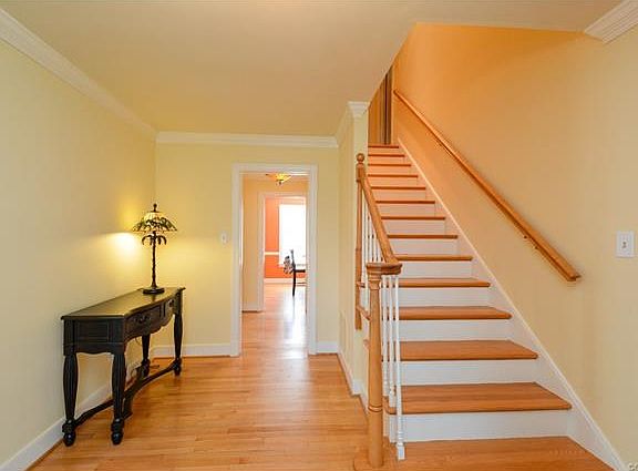 3rd image of 1602 Helmsdale Dr