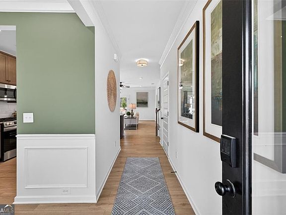 2nd image of 812 Kensington St