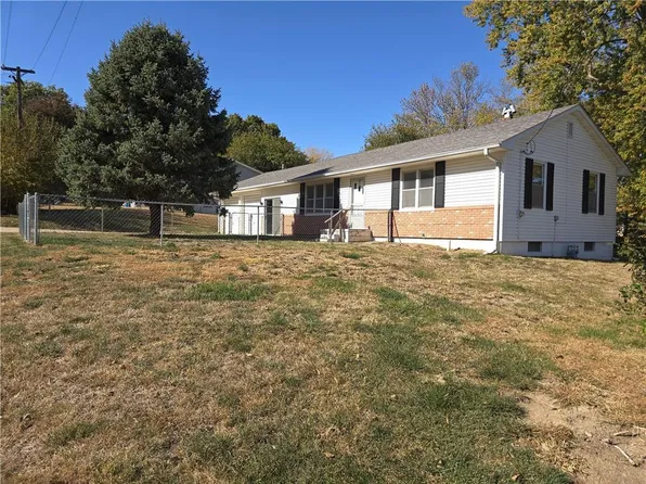 607 Snowden Dr, Rock Port, MO 64482