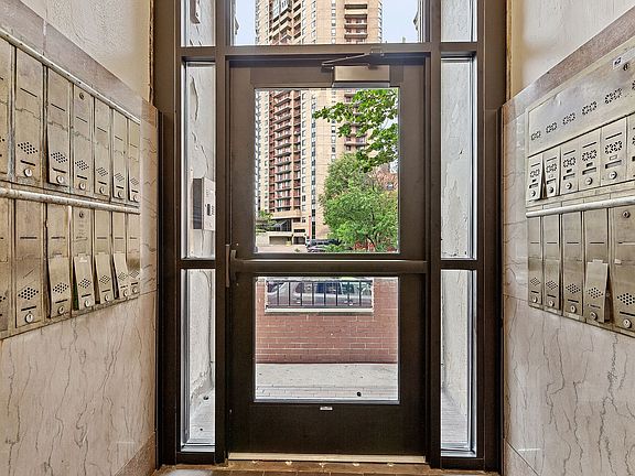 3rd image of 127 W Grant St #120