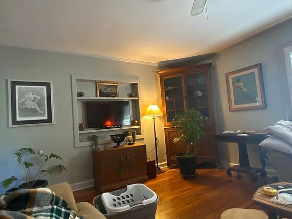 4th image of 195 N Serpentine Ave