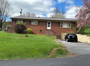 1174 Thru Dr, Pounding Mill, VA 24637