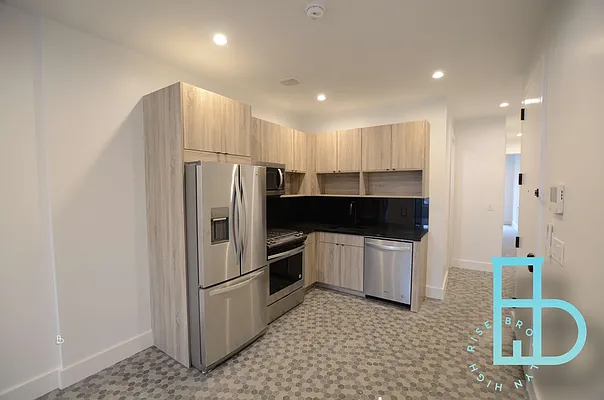 Rented by Miron Realty Group | media 17