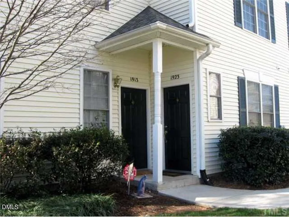 2 bed, 2.0 bath, 1138 sqft, $1,695 — Photo 2