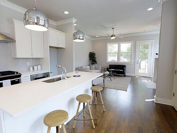 4th image of 918 B Curdwood Blvd