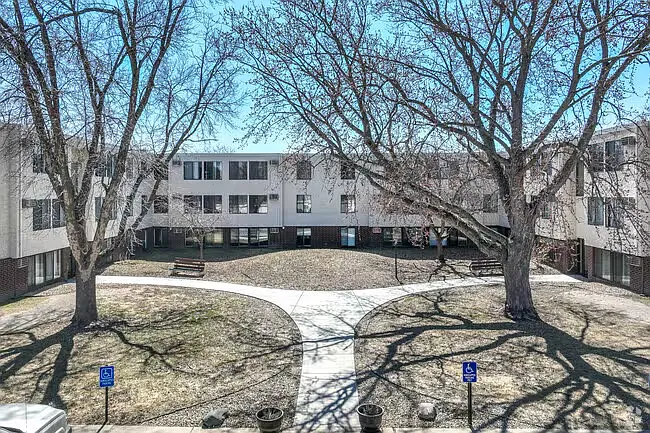 Forest Park Apartments — Photo 38