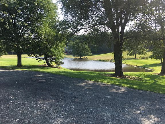 Country Apartment overlooking pond stocked with plenty of Ba