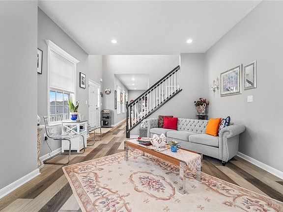 3rd image of 193 Aspen Dr
